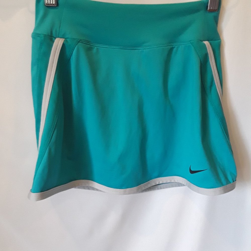VGW-Nike turquoise grey skort